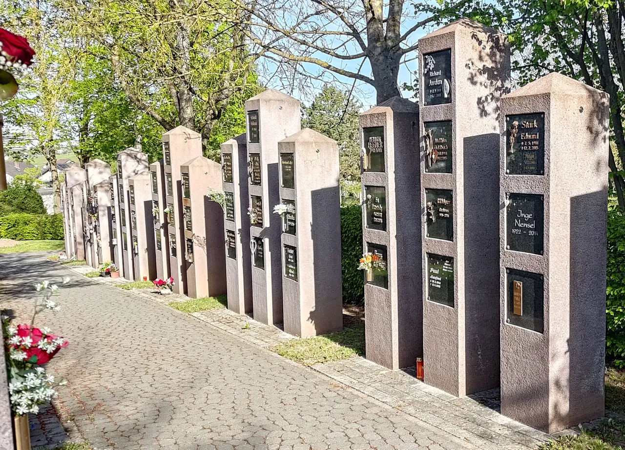 Urnenwahlgrabkammern auf dem Künzeller Friedhof